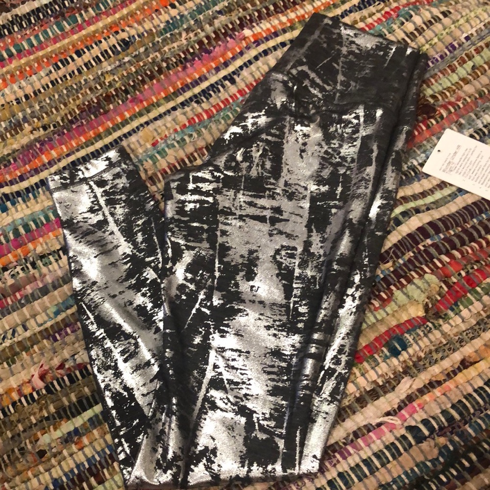 Flash sale!!! Lululemon Foil Wunder Under Tights